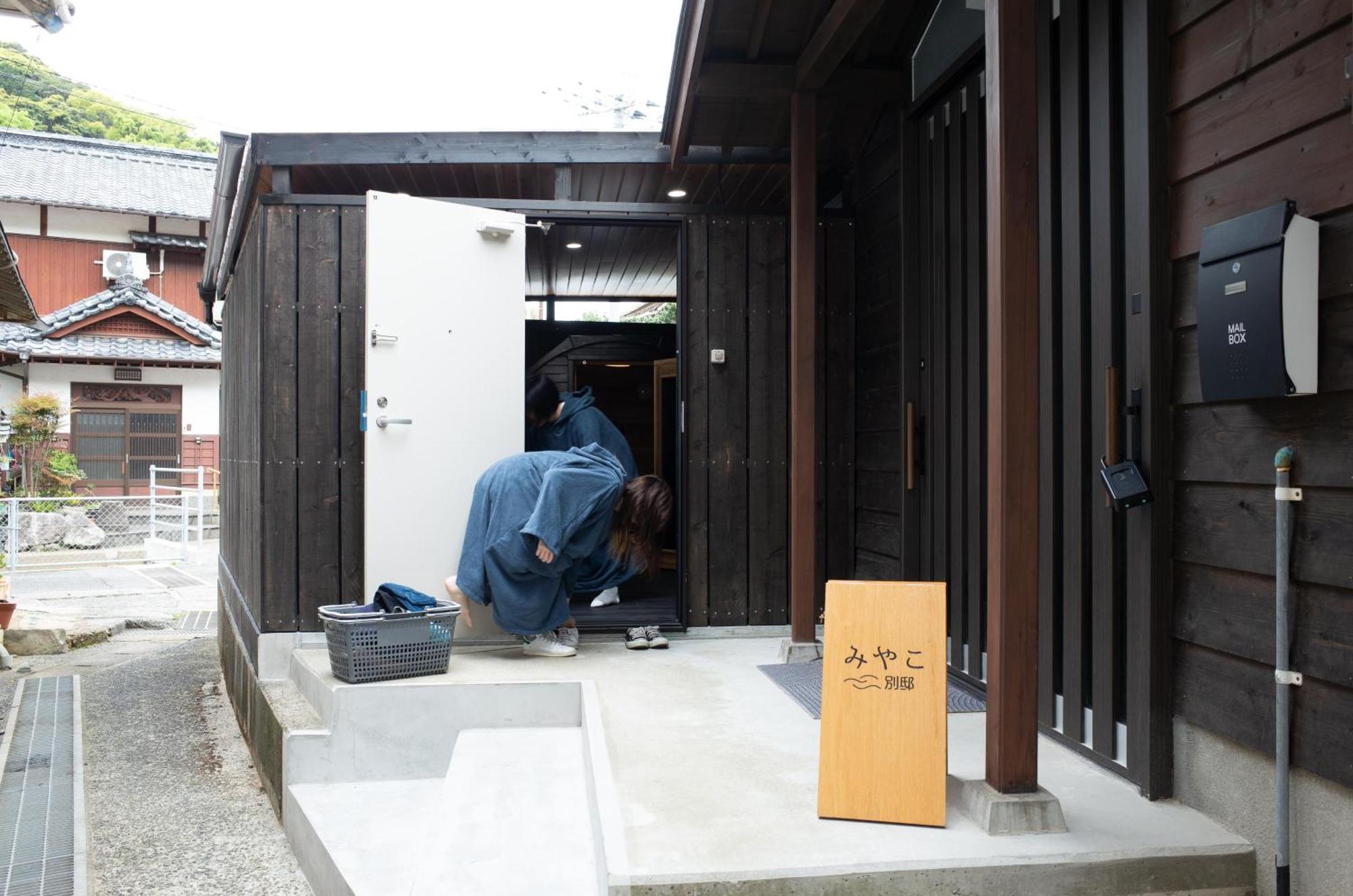 Villa Miyako 源泉かけ流し客室温泉ヴィラ みやこ別邸 Goto Buitenkant foto